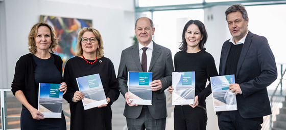 Gruppenfoto mit Steffi Lemke, Svenja Schulze, Olaf Scholz, Annalena Baerbock, Robert Habeck