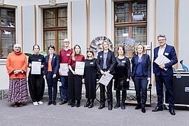 Gruppenbild: Nominierte mit Claudia Roth, Staatsministerin für Kultur und Medien, Steffi Lemke (BMUV, 2.v.r) und Fritz Brickwedde (r), Heinz Sielmann Stiftung