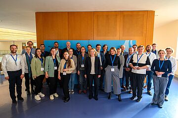 Gruppenfoto. Weitere Informationen siehe Bildunterschrift
