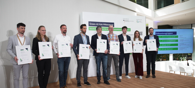 Highlights vom Green-AI Hub Forum 2025 Urkundenübergabe