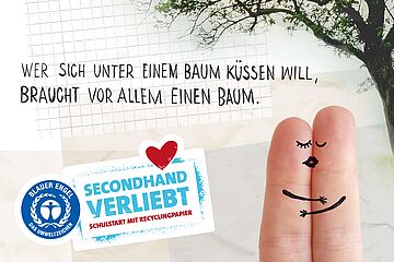Zwei küssende Finger unter einem Baum. Weitere Informationen siehe Bildunterschrift