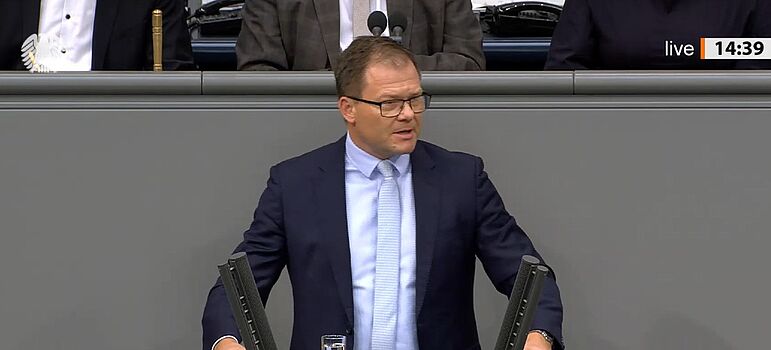 Carsten Schneider während seiner Regeirungserklärung