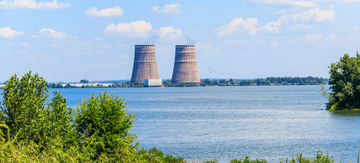 Kühltürme des Kernkraftwerks Saporischschja in Enerhodar, Ukraine