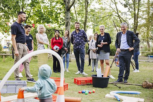 Besuch einer klimaangepasste Kindertagesstätte