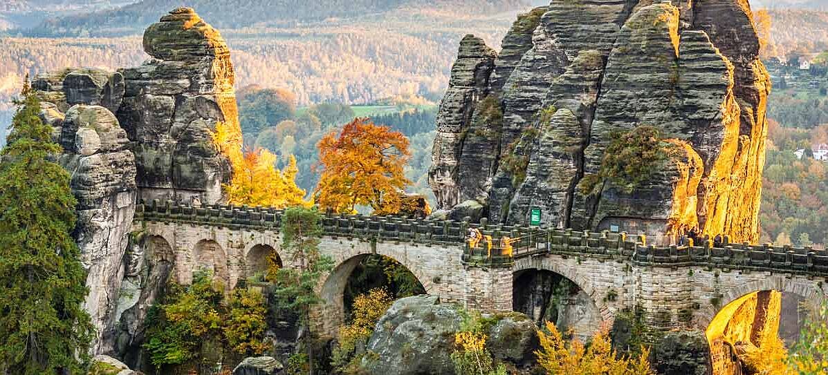 Brücke in Felsenformation
