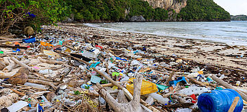 Plastikmüll am Strand 