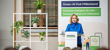 Bundesumweltministerin Steffi Lemke hat in Berlin den Green-AI Hub Mittelstand eröffnet.