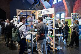 Besucherinnen und Besucher der Nationalen Meereskonferenz