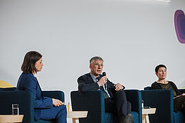 Stefan Tidow und Silvia Bender auf dem Podium