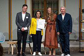 Steffi Lemke überreicht Eisvogel-Preis