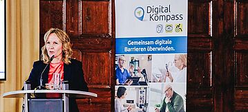Bundesverbraucherschutzministerin Steffi Lemke hat heute das Projekt "Digital-Kompass – Digitale Teilhabe für Menschen mit besonderen Aufklärungsbedarfen" gestartet.