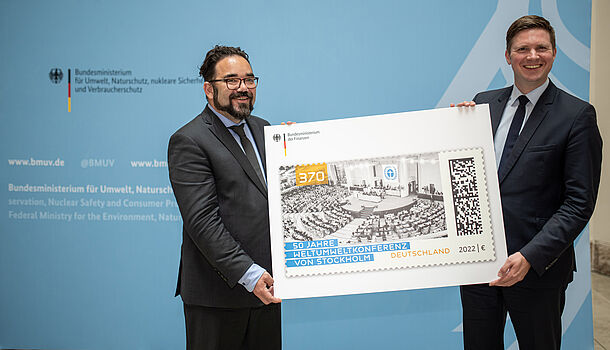 Übergabe der Sonderbriefmarke anlässlich der 44. Antarktisvertragsstaatenkonferenz Übergabe der Sonderbriefmarke anlässlich der 44. Antarktisvertragsstaatenkonferenz