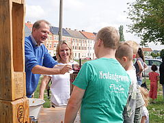 Steffi Lemke im Gespräch bei den Aktionstagen "Umwelt im Quartier"