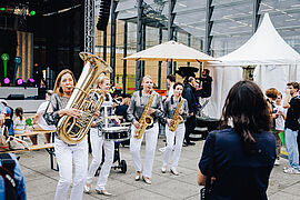 Auch die Marching Band BrassAppeal verbreitet an beiden Tagen auf dem Potsdamer Platz durch ihre mitreißende Livemusik gute Stimmung!