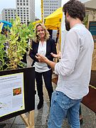 Steffi Lemke im Gespräch mit den Besuchern.