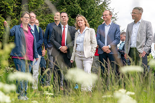 Steffi Lemke im Gespräch bei der Auftaktveranstaltung zum Naturschutzgroßprojekt Erzgebirgskreis