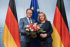 Carsten Schneider (links) mit Steffi Lemke (rechts)