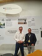 Der Mediziner und Autor Prof. Dr. Eckart von Hirschhausen am Stand des BMUV